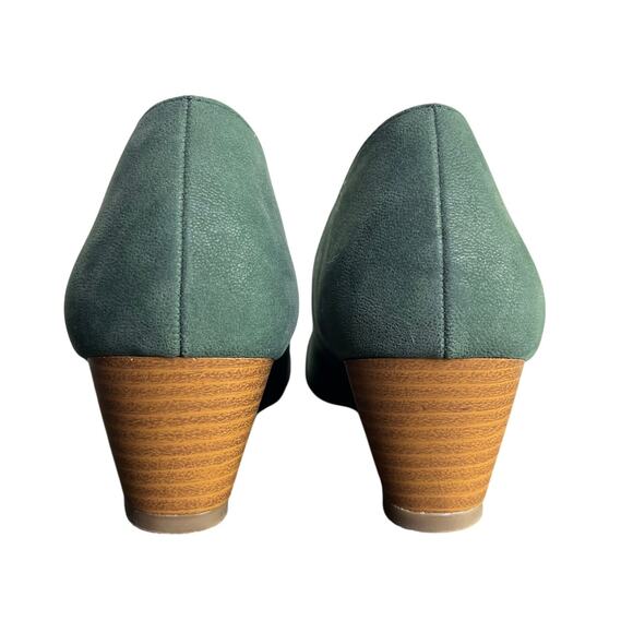 Journee Collection Wedge Shoes Women 8 Green faux Suede 2" Wood Heel Gold Buckle - Picture 7 of 10